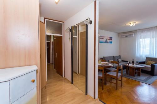 Apartments with WiFi Split - 13957 - image 2