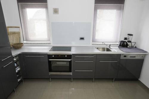 Apartments by the sea Palit Rab - 13990 - main image
