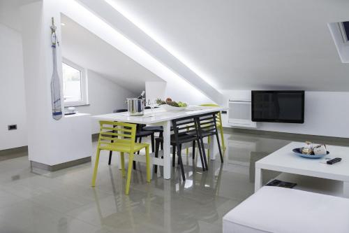 Apartments by the sea Palit Rab - 13990 - image 10