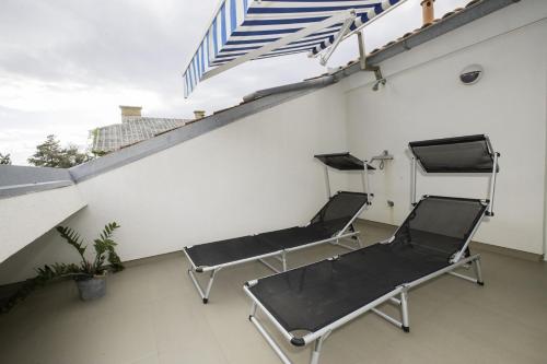 Apartments by the sea Palit Rab - 13990 - image 4