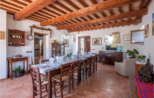  Lovely Home In Tolentino With Kitchen in Tolentino