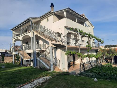 Apartments with a parking space Pakostane, Biograd - 14054 - Location saisonnière - Pakoštane