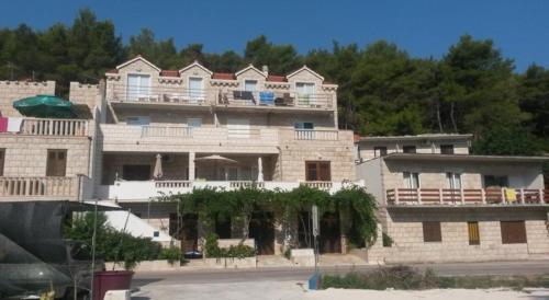  Apartments by the sea Povlja, Brac - 14126, Pension in Povlja