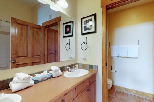 River Run Village 2 Bedroom Condo at the Springs walk to gondola - image 12