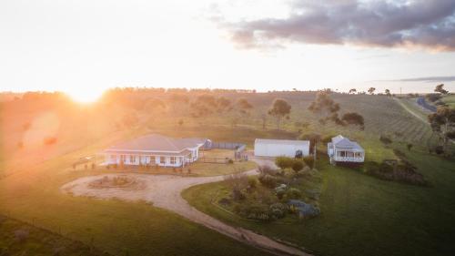 Harry Scotts Farmhouse At Vineyard