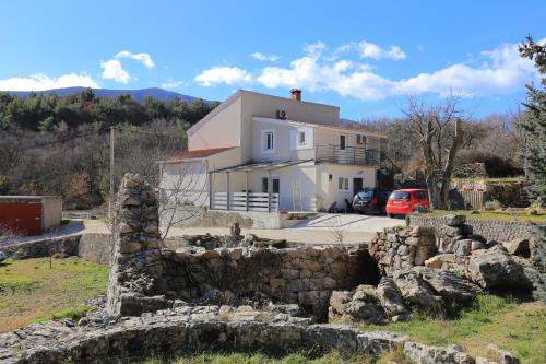 Apartments with a parking space Ostrvica, Omis - 13749 - Ostrvica