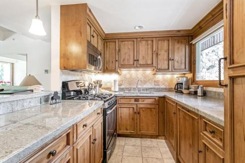 1 Bedroom Mountain Vacation Rental In The Heart Of Vail Village in Vail, USA
