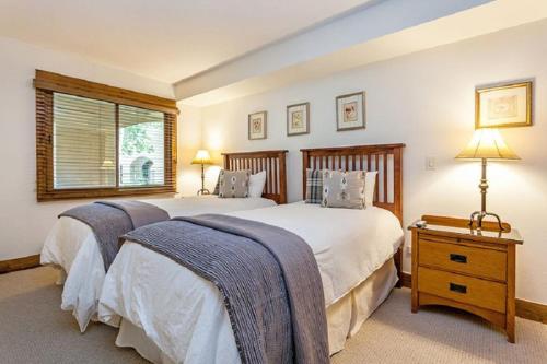 2 Bedroom Mountain Vacation Rental In The Heart Of Vail Village in Vail, USA