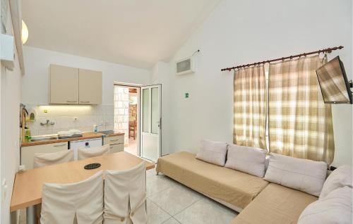 1 Bedroom Beach Front Apartment In Saplunara in Saplunara