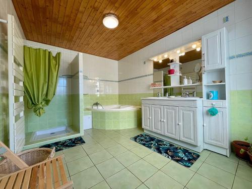 Gîte Saint-Germain-Laprade, 4 pièces, 5 personnes - FR-1-582-349 (Gite chaleureux avec cheminee pres du Puy-en-Velay, ideal pour familles et sejours professionnels - ) in 布拉瓦濟
