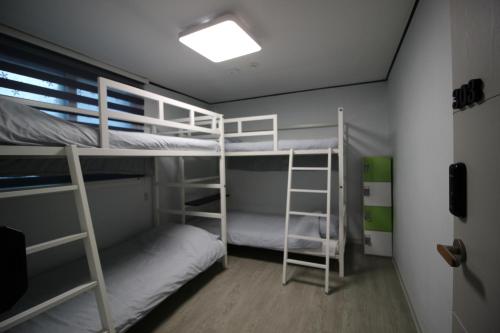 Bunk Backpackers Guesthouse, Seoul (photo 10)