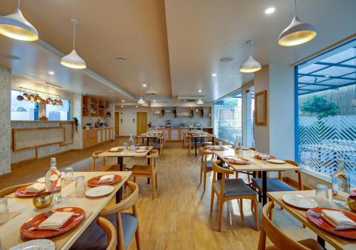 Bloom Hotel - Hitec City,Madhapur,3 star