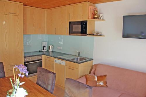 2 bedrooms, 3 beds