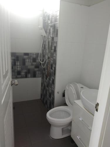 Bathroom, The grace kok udom in Kabin Buri