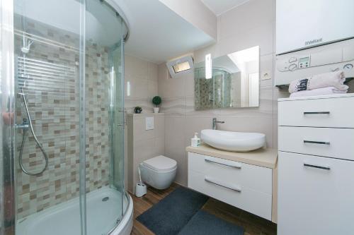 浴室, Apartments by the sea Brist, Makarska - 11039 in 巴斯