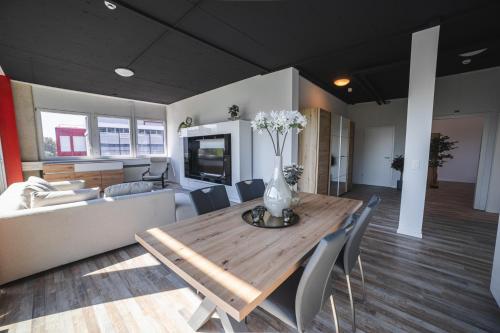 Two-Bedroom Apartment with Private Bathroom and Kitchen