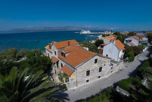 Apartments by the sea Supetar, Brac - 11497