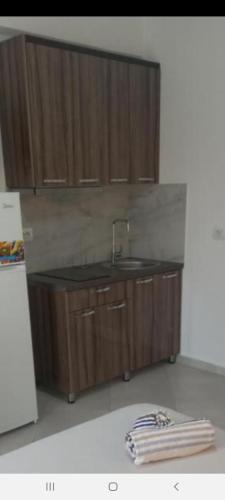 Arjan Dyli Guesthouse - image 5