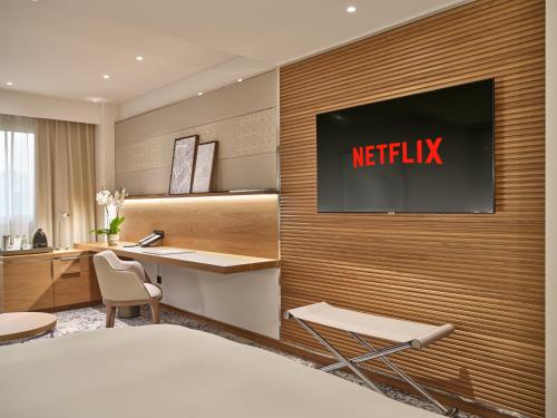 InterContinental Barcelona, an IHG Hotel Room Type - Classic Twin Room with City View