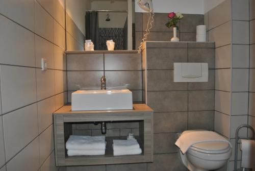 ห้องน้ำ, โอแบร์ฌ กาลโยติ (Auberge Gaglioti) in ลักเซมเบิร์ก