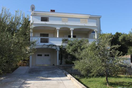 Apartments by the sea Tkon Pasman - 8297 Tkon 