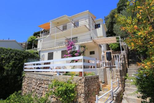  Apartments by the sea Stanici, Omis - 11379, Pension in Čelina