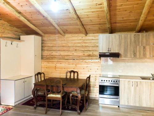 Dapur, Lodges VEIS in Dardhe
