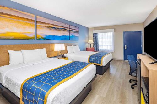 Days Inn & Suites by Wyndham Savannah Midtown