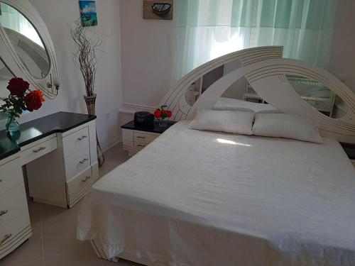 1 double bed, 2 sofa beds