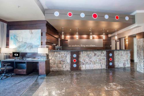 Sandman Hotel & Suites Kelowna