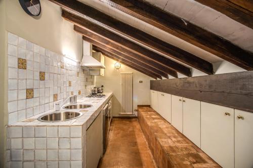 Sant'eligio attic with exclusive terrace campo di fiori, Rome (photo 9)