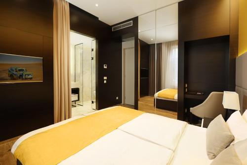 Maccani Black Luxury Suites - image 12