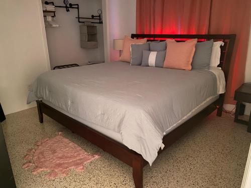 Stayover In Miami Home 2BR - 1BTH - free parking in Miami, USA