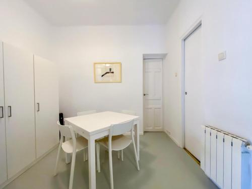 One-Bedroom Apartment image 5