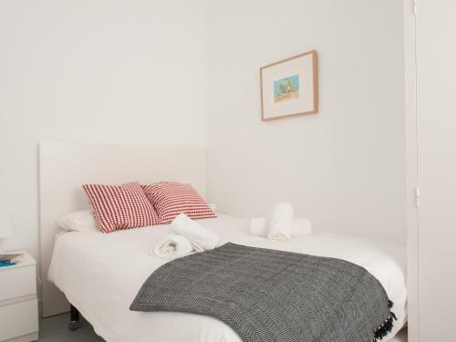 One-Bedroom Apartment image 6