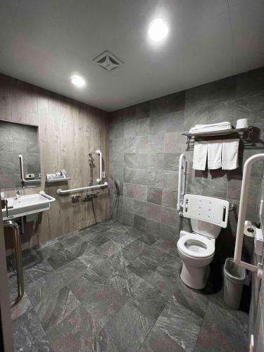 room detail thumbnail 2