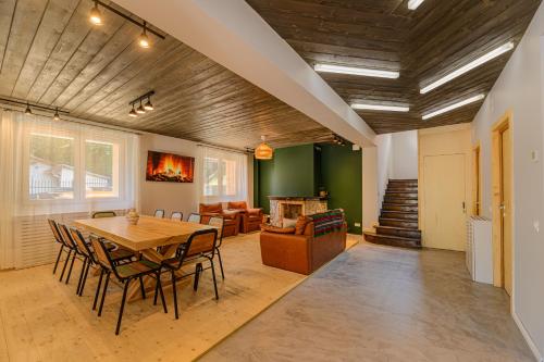 设施服务, Blend Mountain Villa in 布什泰尼