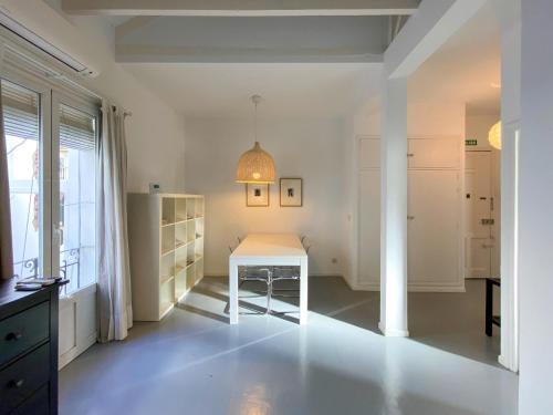 One-Bedroom Apartment image 8
