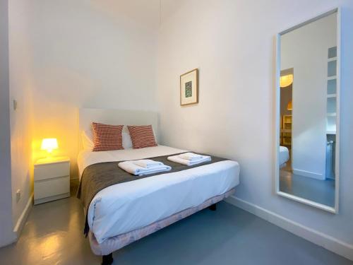 One-Bedroom Apartment image 7