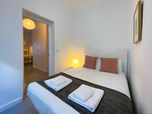 One-Bedroom Apartment image 6