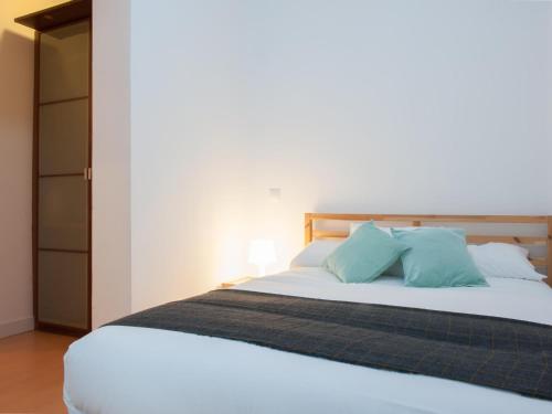 One-Bedroom Apartment image 2