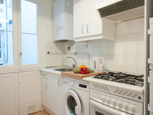 One-Bedroom Apartment image 3