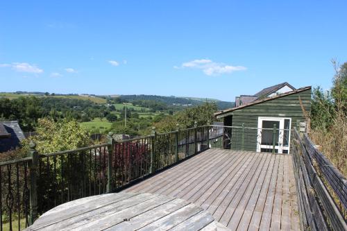 Poplar Lodge, Dee Valley Stays - cosy microlodge with detached private shower & WC