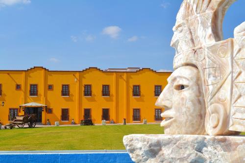 . La Casona Pirámides