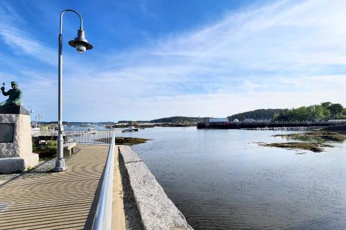 Hidden Gem Cottage Near Blue Hill Peninsula