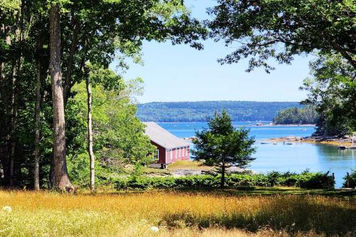 Hidden Gem Cottage Near Blue Hill Peninsula