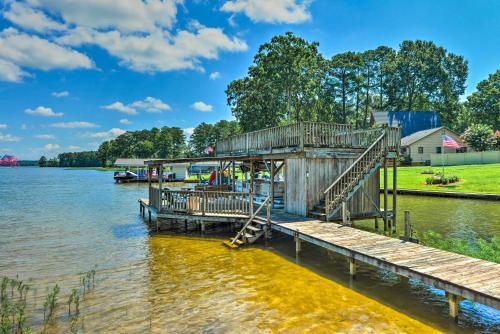 Beautiful Lakefront Retreat with Dock and Grill!