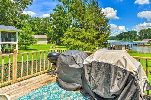 Beautiful Lakefront Retreat with Dock and Grill!