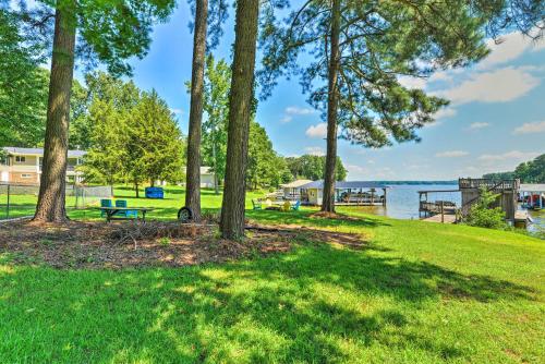 Beautiful Lakefront Retreat with Dock and Grill!