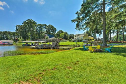 Beautiful Lakefront Retreat with Dock and Grill!